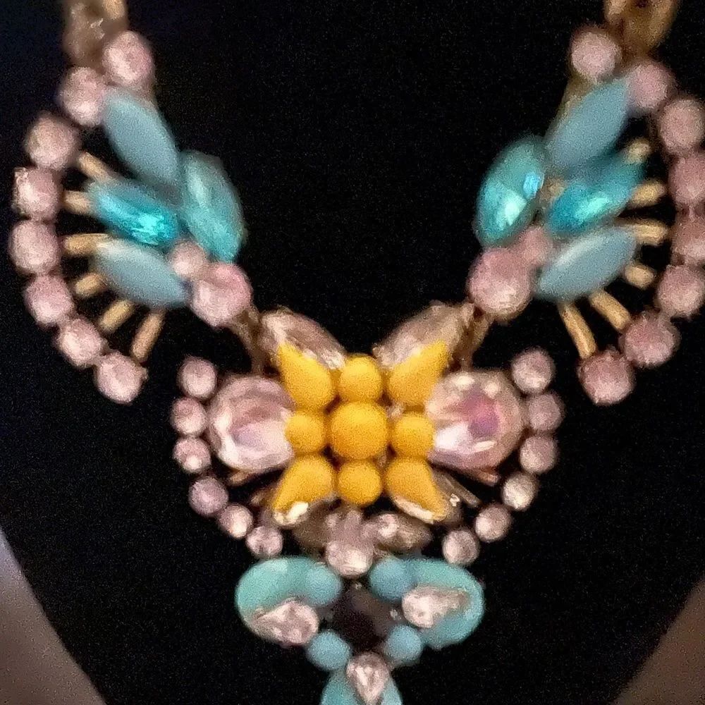 New rhinestone bib necklace - Picture 4 of 5